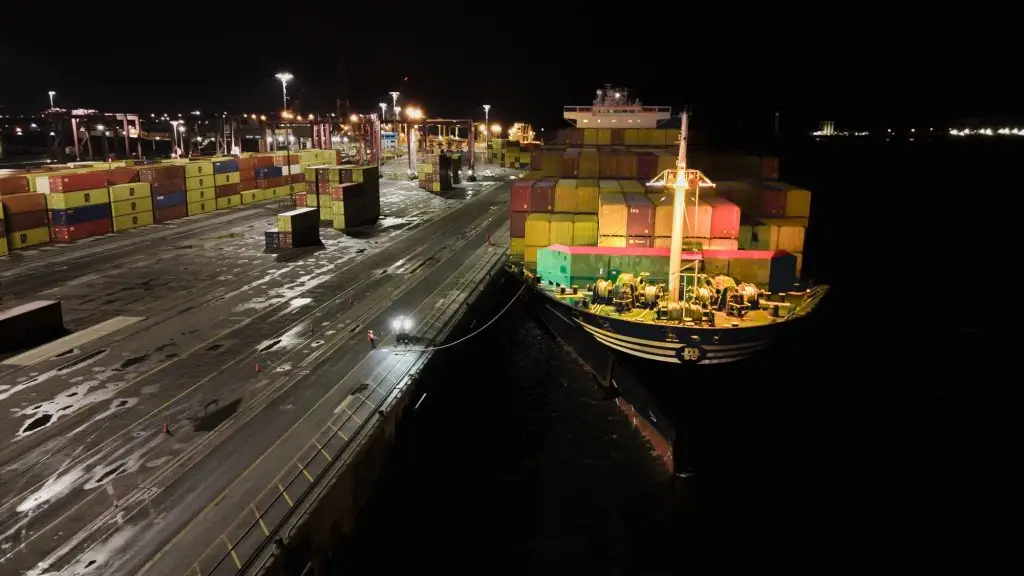 23-Delivery time of your new container house! 1 Our advanced GPS monitoring system offers real-time tracking and comprehensive status updates, ensuring a seamless and transparent experience from order placement to final delivery. We understand the importance of staying informed during such a significant investment, so we provide accurate and timely information at every step. This allows you to anticipate, plan effectively, and have peace of mind, knowing you are always updated.