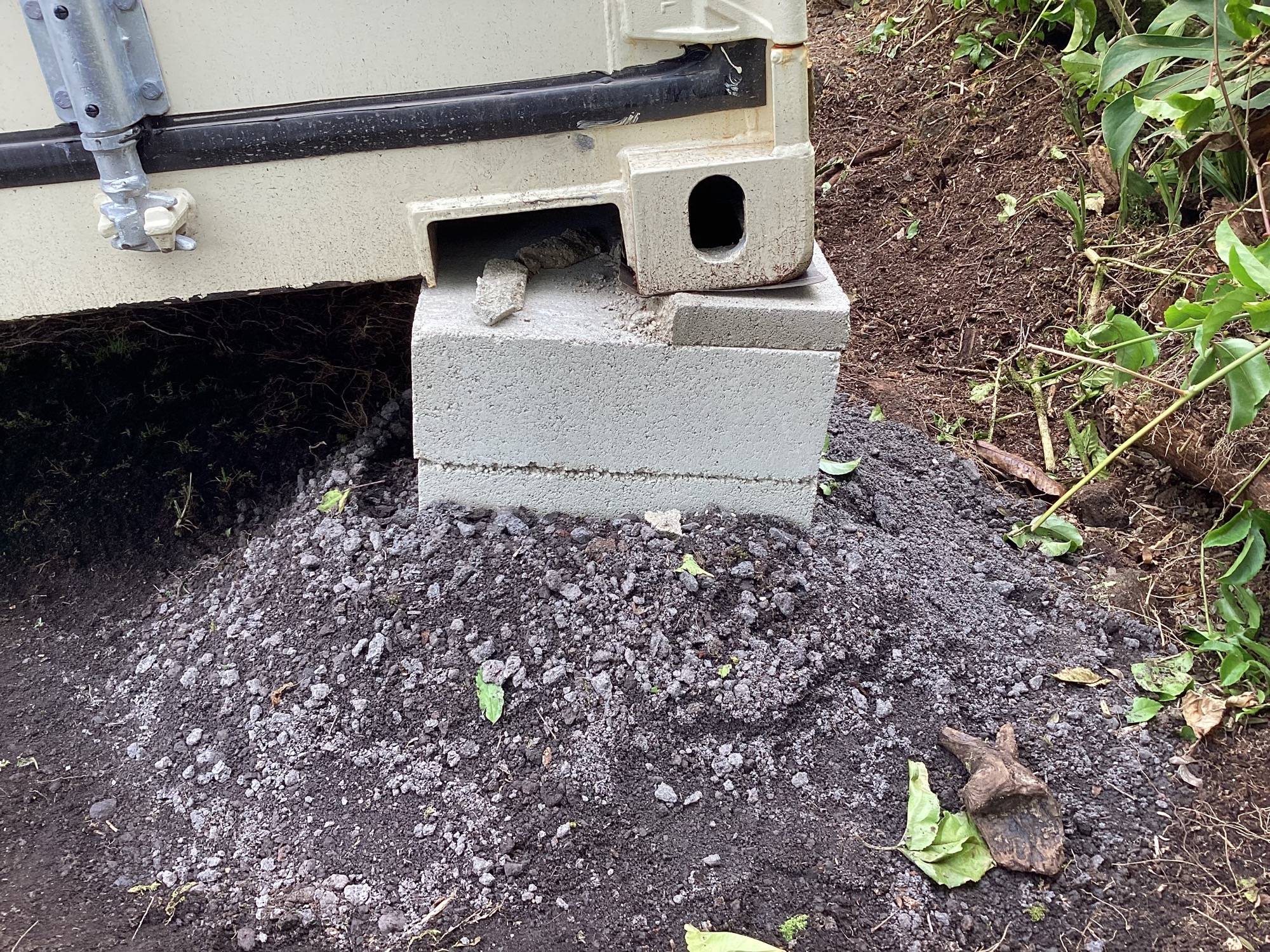 Preparing a solid base for container houses 5 RbfiUuV