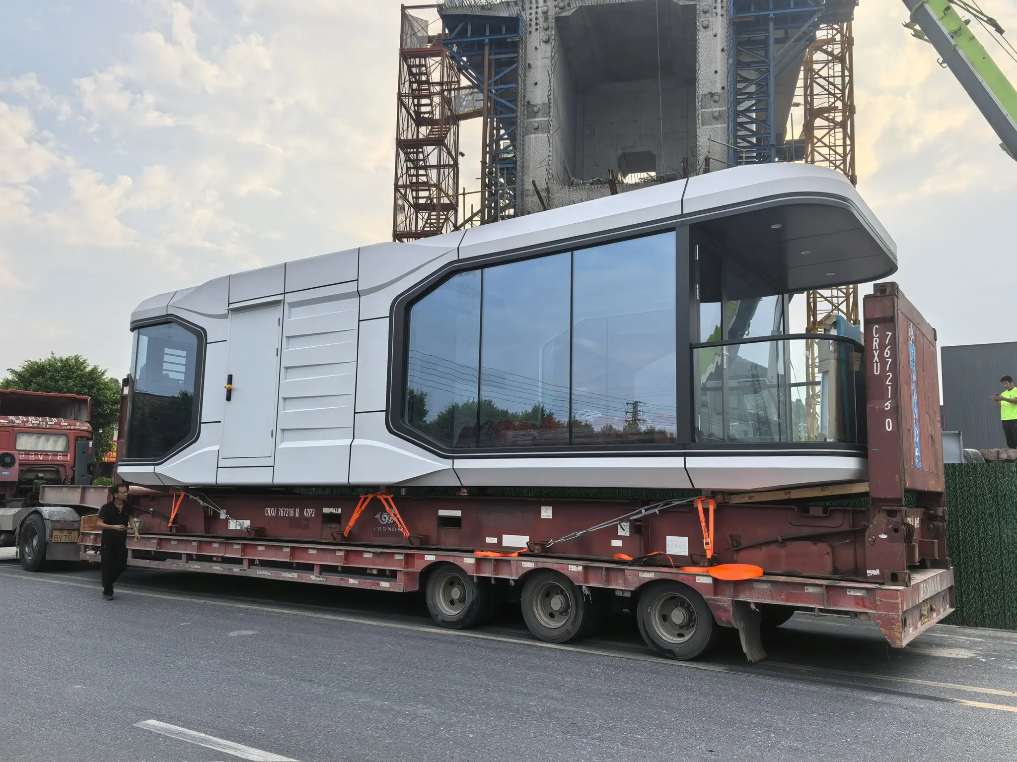 This piece examines the procedure for safely moving a container home or business. It offers insights into choosing transport companies, securing required permits, managing relocation expenses, and delivers expert tips for a smooth container move.